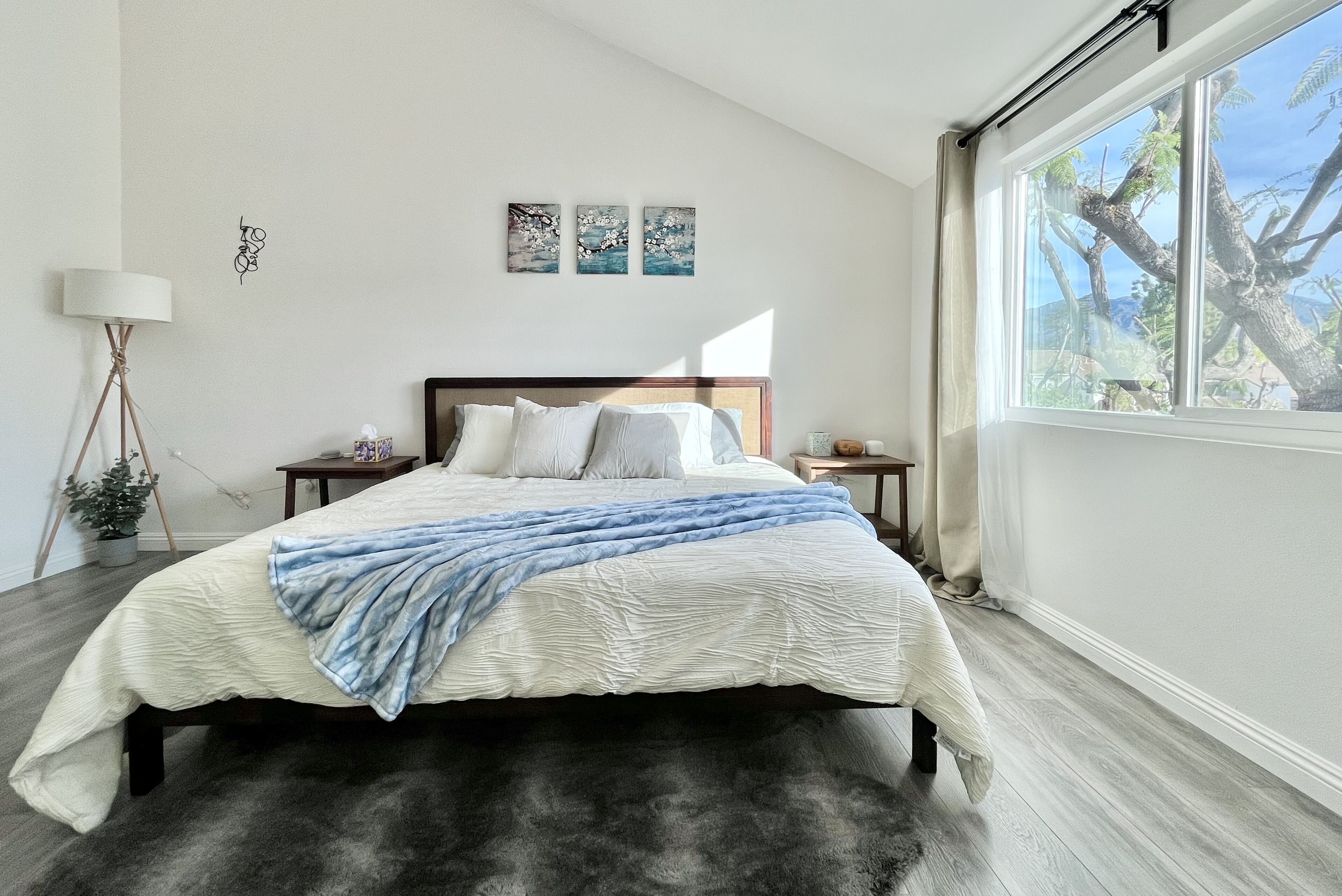 Modern Remodeled 3B3B Townhouse, Pet Friendly, Central Location, Private Baths