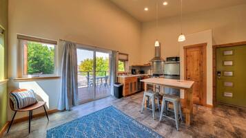 KĂŒhlschrank, Mikrowelle, Ofen, Herdplatte