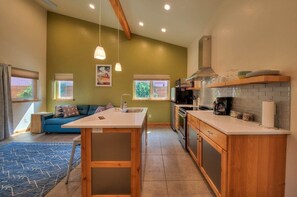 Fridge, microwave, toaster - Casa Moab Complex - Downtown Moab - Sleeps 10 (Moab)