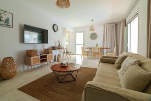 TV - Geo Panoramic Villa Konnos / Seaview+Pool+Gym (Protaras)