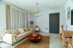 TV - Geo Panoramic Villa Konnos / Seaview+Pool+Gym (Protaras)