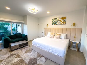 5 bedrooms, iron/ironing board, WiFi, bed sheets
