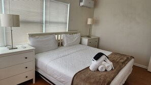 2 habitaciones, tabla de planchar con plancha, wifi y ropa de cama 