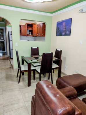 In-room dining - The Clover 2028 (Palmira)