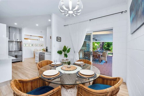 Trinity Charm—Beachside Family Getaway with Pool