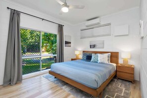 4 bedrooms, iron/ironing board, free WiFi, bed sheets