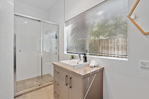 Hårføner og håndklær