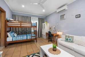 4 عدّة غرف نوم ومكواة/لوح كي وواي فاي مجانًا وملاءات أسرّة