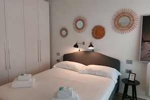 1 habitación, tabla de planchar con plancha, wifi y ropa de cama