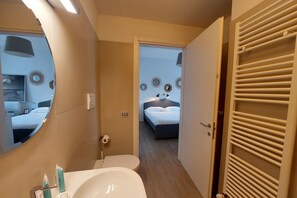 Dusj, hårføner, bidé og håndklær