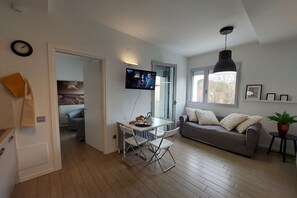 TV - Florence San Donato Apartment with parking (Firenze)