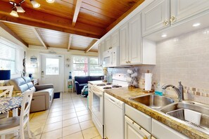 Fridge, microwave, oven, stovetop - Canal-front condo with private docks, heated pool, private beach access, BBQ (Englewood)