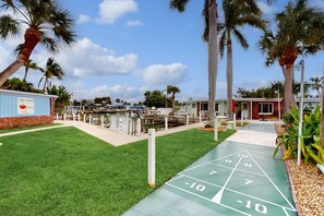 Property grounds - Canal-front condo with private docks, heated pool, private beach access, BBQ (Englewood)