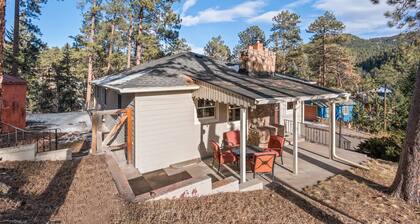 Downtown Evergreen & 10miles to Red Rocks Amphitheatre
equipped for long stays