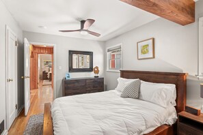 2 bedrooms, WiFi, bed sheets - Downtown Evergreen & 10miles to Red Rocks Amphitheatre
 equipped for long stays (Evergreen)