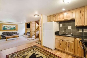 Televisor, llar de foc i oficines 