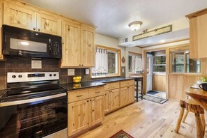 Frigorífic, microones, forn i placa de cuina 