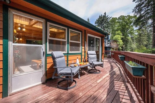 Tranquil Stream Cabin; quaint Estes Park cabin!