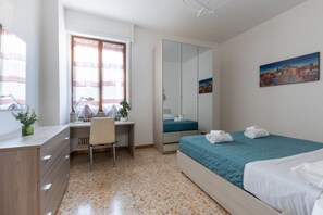 2 chambres, fer et planche à repasser, Wi-Fi, draps fournis