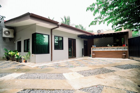 Free self parking - Alona Princess Suites (Panglao)