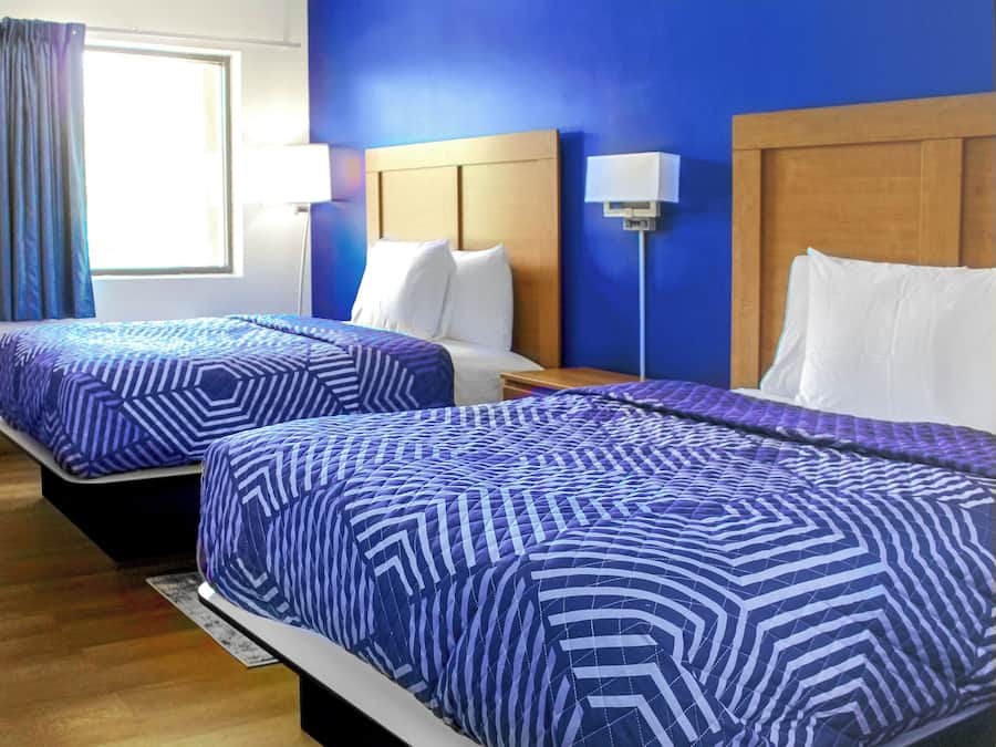 Basic Room, 2 Double Beds, Non-Smoking, Exterior Entry | Hypo-allergenic bedding, laptop workspace, free WiFi, bed sheets