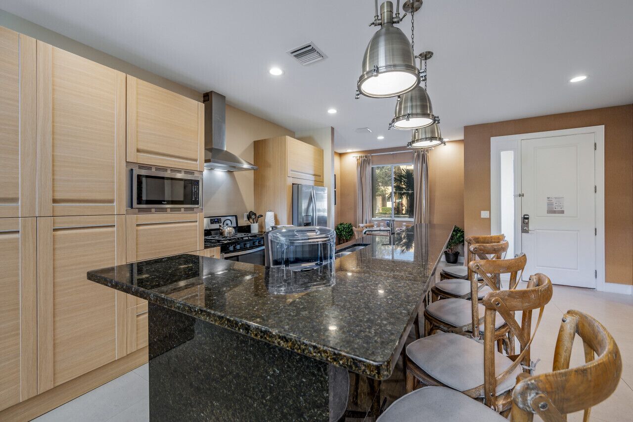 冰箱、微波炉、烤箱、炉灶