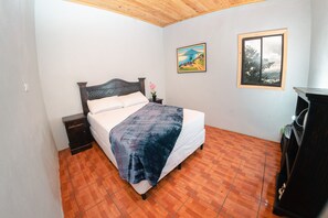 3 habitaciones, caja de seguridad en la habitación y escritorio 