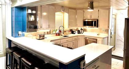 Hot Tub 5 beds Great Location!