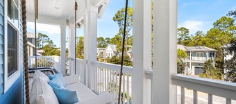 30A Gated Community ☀️ Golf Cart | 4 Bikes | *Heated & Chilled Pool ☀️ Beach Equipment