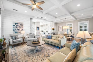 Smart TV, books - 30A Gated Community ☀️ Golf Cart | 4 Bikes | *Heated & Chilled Pool ☀️ Beach Equipment (Santa Rosa Beach)