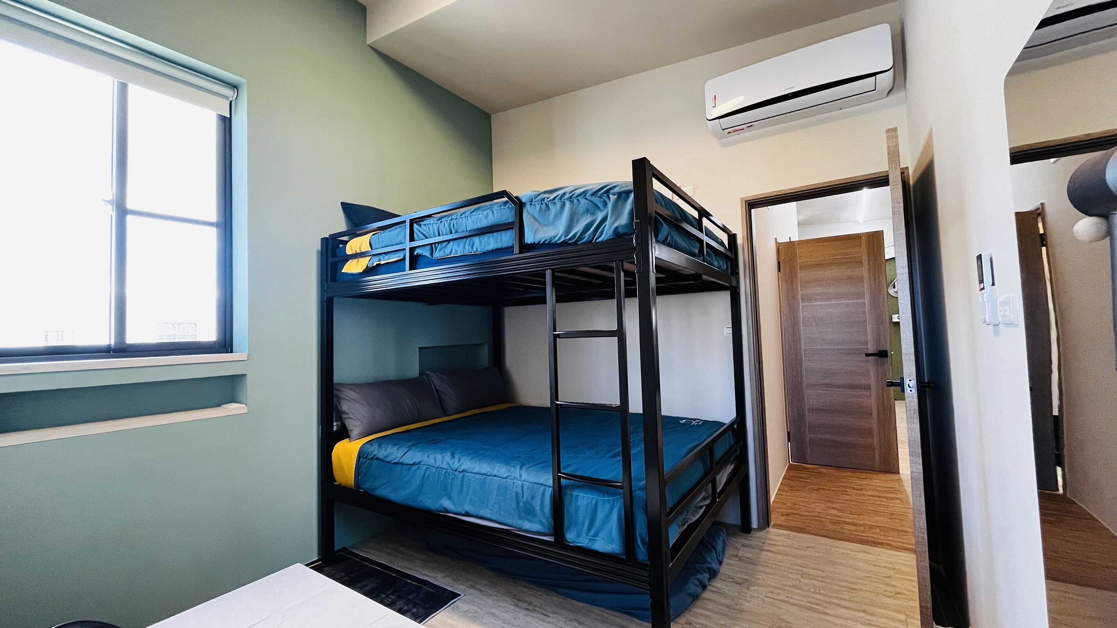 Comfort Room, 1 Bedroom, Partial Ocean View, Sea Facing | Desk, laptop workspace, bed sheets