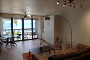 Living area - 🌴 1BR Sapphire Beach Resort - Romantic Fully Renovated Free WiFi  ★★★★★ (St Thomas)