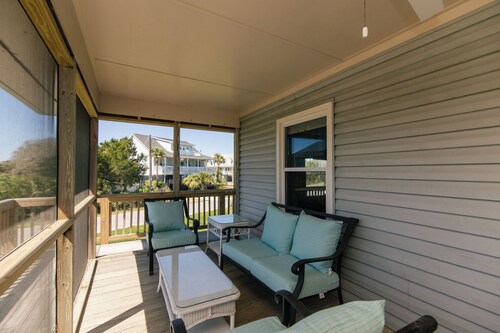 SeaGrass-Large Pet-Friendly Home on Lagoon; Beach Views; Easy Beach Access