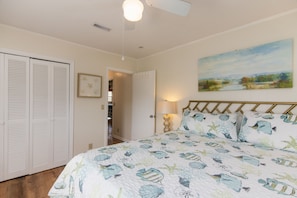 5 habitaciones, tabla de planchar con plancha, wifi y ropa de cama 