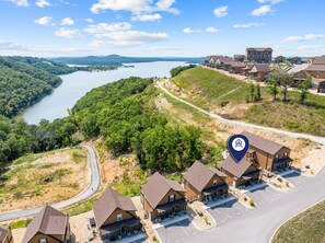 Exterior - Private Hot Tub-Free Attraction Tickets-Silver Dollar City Minutes Away-Cmty Indoor Pool (Kimberling City)