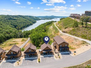 Exterior - Private Hot Tub, Free Tickets, Near Silver Dollar City & Community Indoor Pool (Kimberling City)