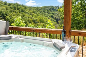 Outdoor spa tub - Private Hot Tub-Free Attraction Tickets-Silver Dollar City Minutes Away-Cmty Indoor Pool (Kimberling City)