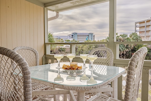 Outdoor dining
