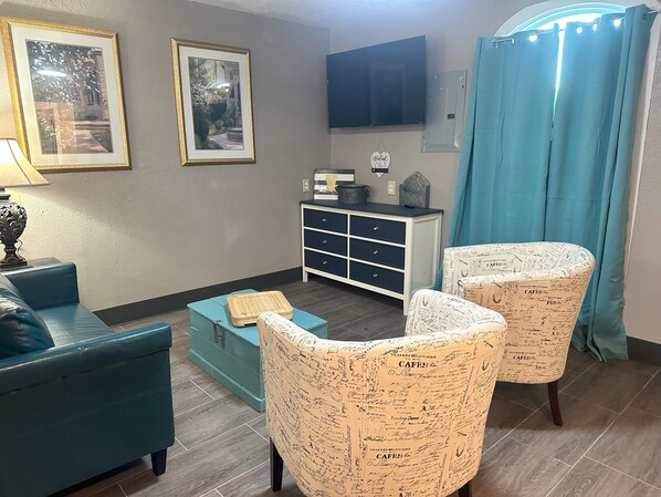 Living area - The Hive in Cajun Country 🐝 (Morgan City)