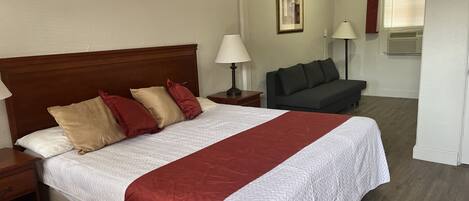 Basic Single Room, 1 King Bed | Free WiFi, bed sheets
