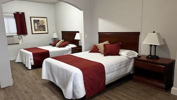Habitación, 2 camas de matrimonio | 1 dormitorio, wifi gratis, ropa de cama