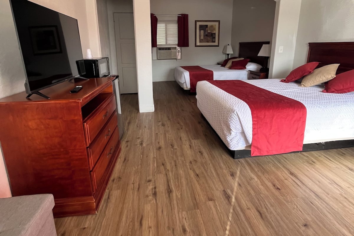 WiFi (free), bed sheets