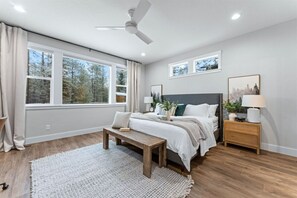 3 soveværelser, skrivebord, strygejern/strygebræt, weekendseng