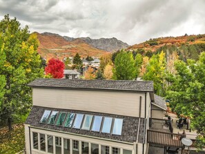 Exterior - Cozy Ski Retreat w/HotTub and Majestic Views - Ski @ Park City, Powder or Basin (Morgan)