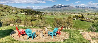 Cozy Ski Retreat w/HotTub and Majestic Views - Ski @ Park City, Powder or Basin