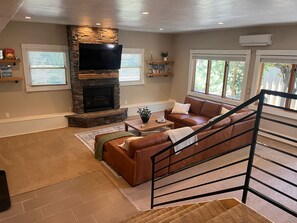 Smart TV, fireplace, books - Cozy Ski Retreat w/HotTub and Majestic Views - Ski @ Park City, Powder or Basin (Morgan)