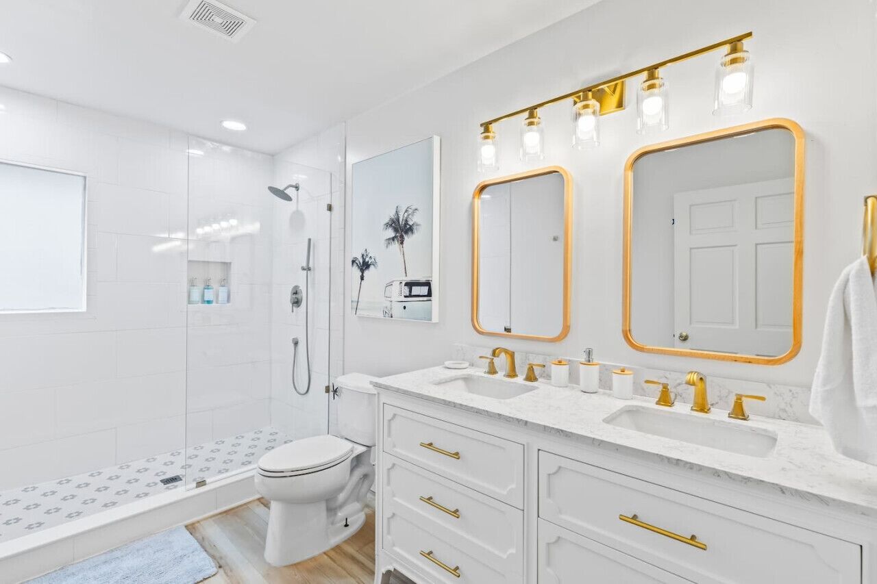 Miljøvennlige toalettsaker, hårføner og håndklær