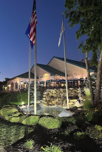 Best Location in Lake Geneva, walk to downtown! 