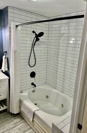 Towels, shampoo, toilet paper