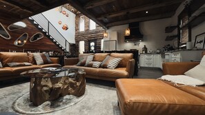 Smart TV, fireplace, video games - Swim Spa, Hot Tub, Mountain Views, 5 Bedrooms & Game Room (Gatlinburg)